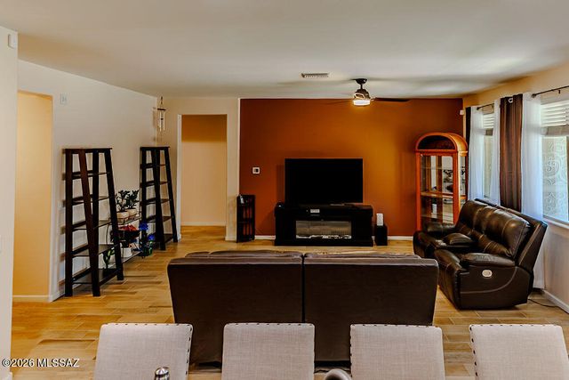 6477 W Wolf Valley Way, Tucson, AZ 85757