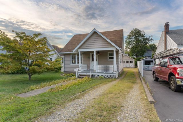 16 Oak Terrace, Suffern, NY 10901