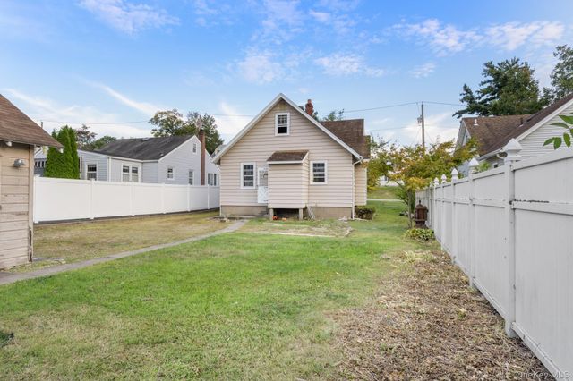 16 Oak Terrace, Suffern, NY 10901
