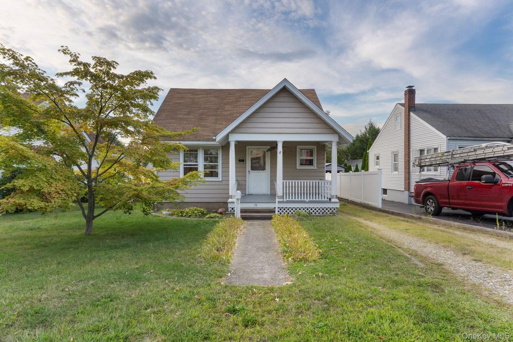16 Oak Terrace, Suffern, NY 10901