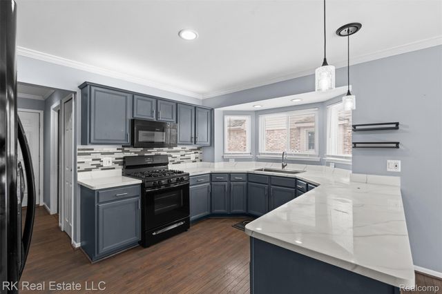 53114 Ridgewood Drive, Chesterfield Township, MI 48051