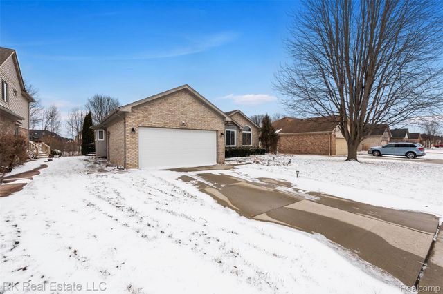 53114 Ridgewood Drive, Chesterfield Township, MI 48051