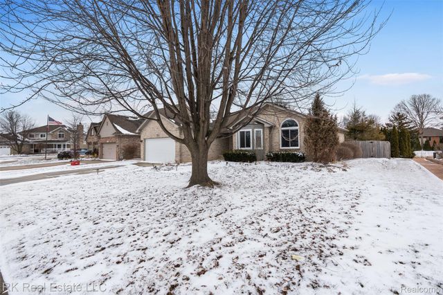 53114 Ridgewood Drive, Chesterfield Township, MI 48051