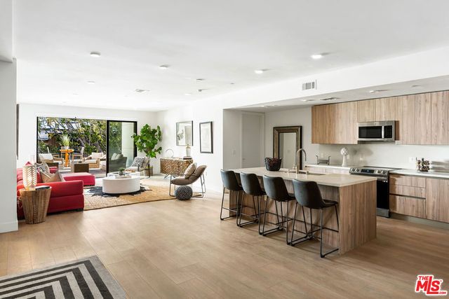 3651 Regal Place 303, Los Angeles, CA 90068