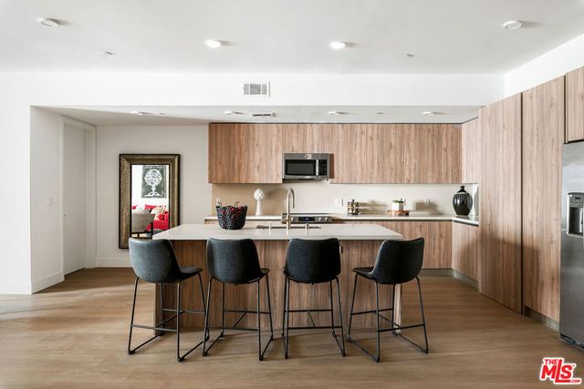 3651 Regal Place 303, Los Angeles, CA 90068