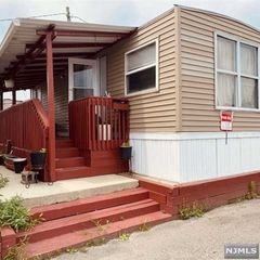 7 Sale Street, Moonachie, NJ 07074