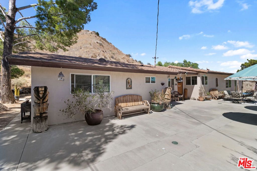 30325 N Brandywine Canyon Road, Canyon Country, CA 91351 — photo 2