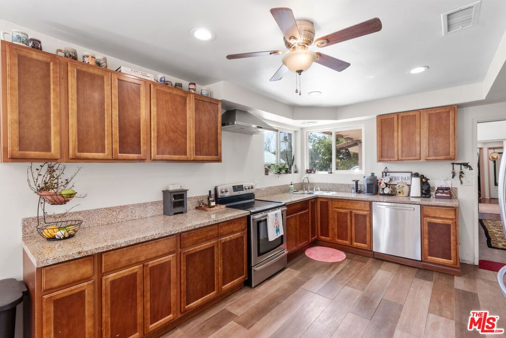 30325 N Brandywine Canyon Road, Canyon Country, CA 91351 — photo 3