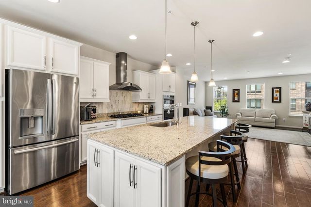 510 HARBORVIEW DR, National Harbor, MD 20745