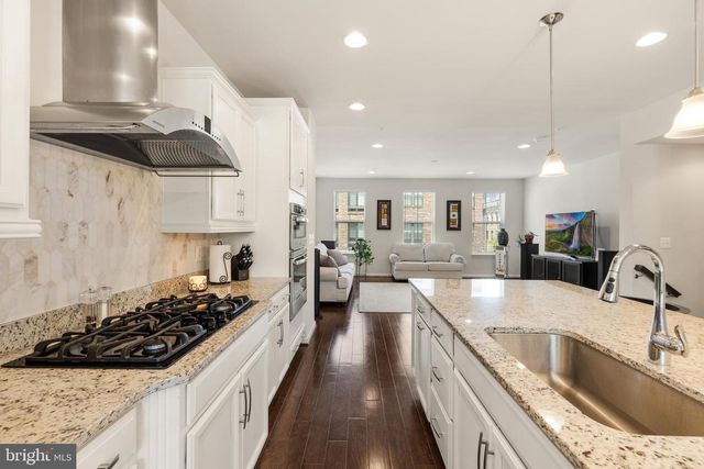 510 HARBORVIEW DR, National Harbor, MD 20745