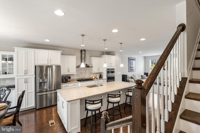 510 HARBORVIEW DR, National Harbor, MD 20745