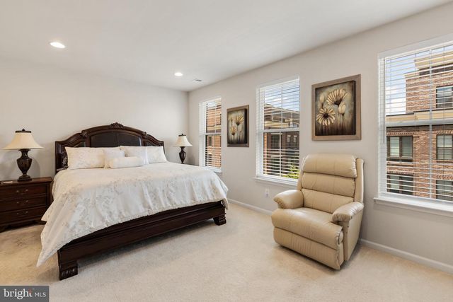 510 HARBORVIEW DR, National Harbor, MD 20745