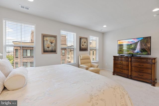 510 HARBORVIEW DR, National Harbor, MD 20745