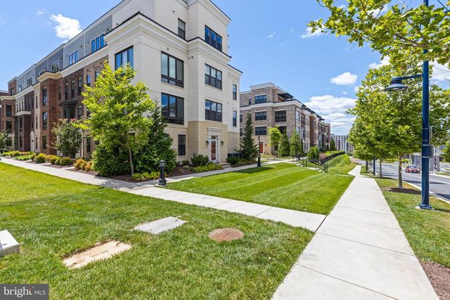 510 HARBORVIEW DR, National Harbor, MD 20745