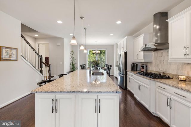 510 HARBORVIEW DR, National Harbor, MD 20745