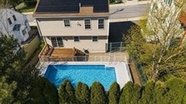 563 Woodman St, Fall River, MA 02724