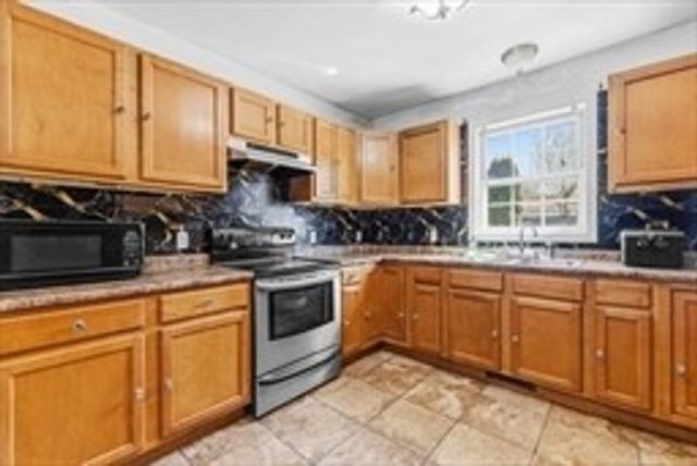 563 Woodman St, Fall River, MA 02724