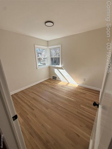 23281 Seneca Street, Oak Park, MI 48237