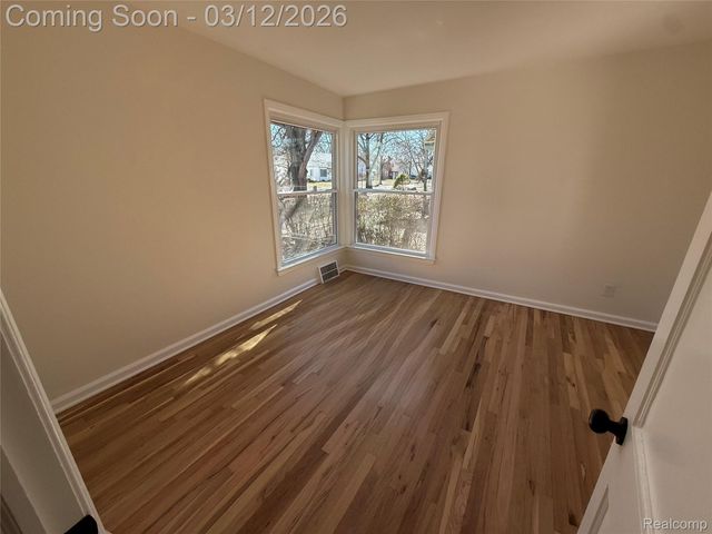 23281 Seneca Street, Oak Park, MI 48237