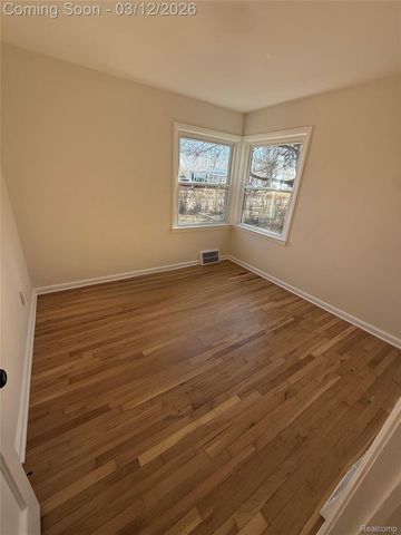 23281 Seneca Street, Oak Park, MI 48237