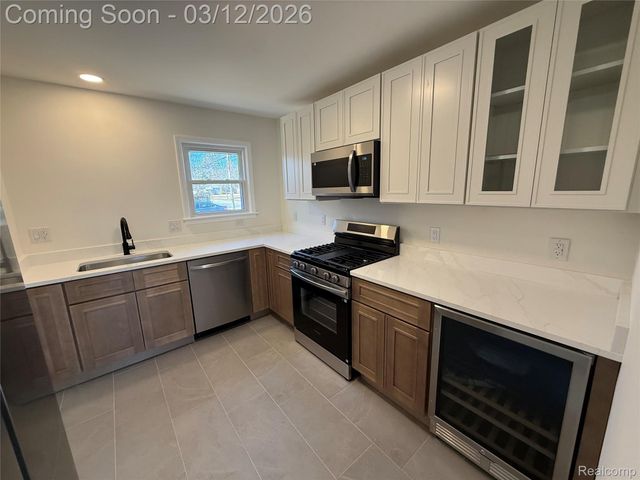 23281 Seneca Street, Oak Park, MI 48237