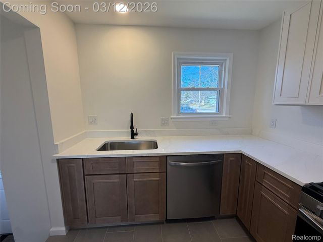 23281 Seneca Street, Oak Park, MI 48237