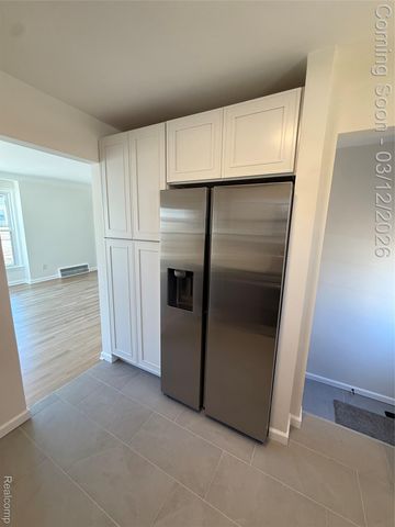 23281 Seneca Street, Oak Park, MI 48237