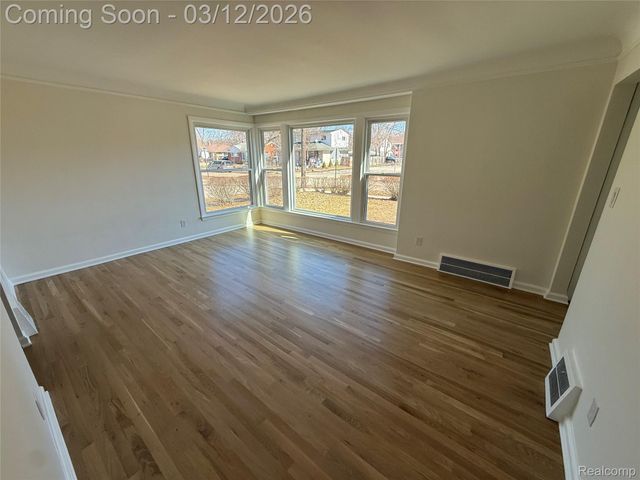 23281 Seneca Street, Oak Park, MI 48237