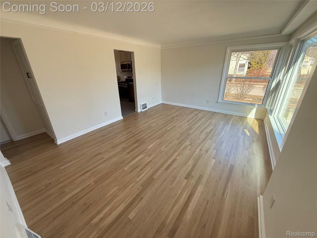 23281 Seneca Street, Oak Park, MI 48237