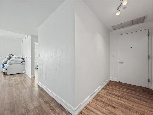 1900 N Bayshore Dr 3811, Miami, FL 33132