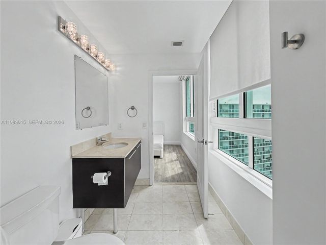 1900 N Bayshore Dr 3811, Miami, FL 33132