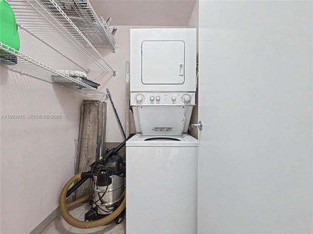 1900 N Bayshore Dr 3811, Miami, FL 33132