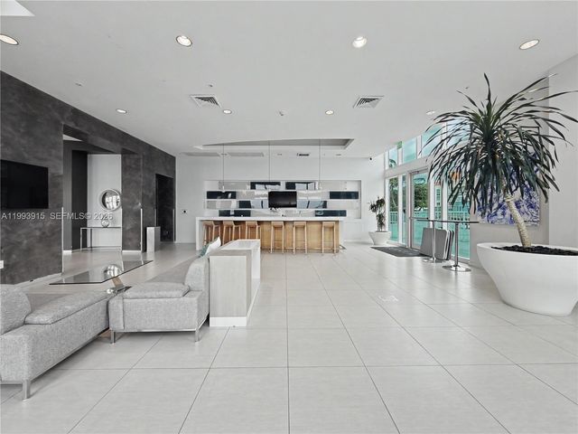 1900 N Bayshore Dr 3811, Miami, FL 33132