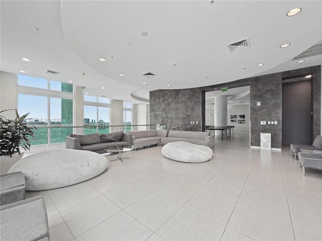 1900 N Bayshore Dr 3811, Miami, FL 33132