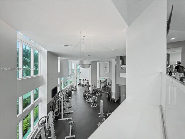 1900 N Bayshore Dr 3811, Miami, FL 33132