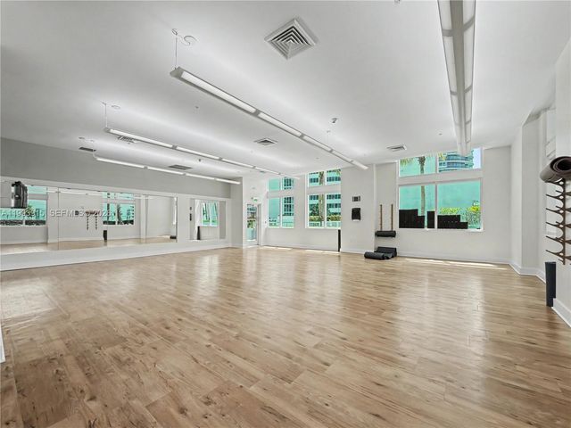 1900 N Bayshore Dr 3811, Miami, FL 33132