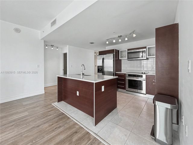 1900 N Bayshore Dr 3811, Miami, FL 33132