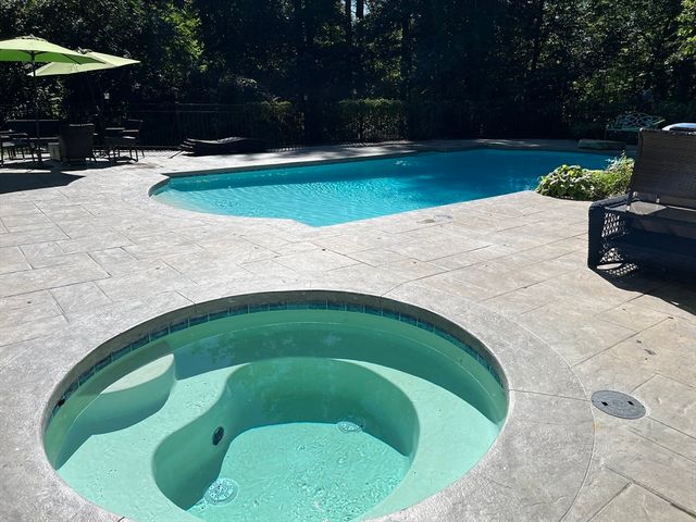 720 Grove St, Norwell, MA 02061