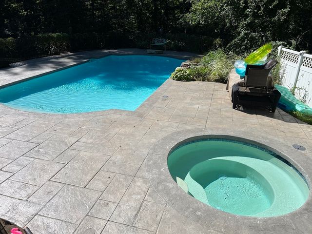 720 Grove St, Norwell, MA 02061