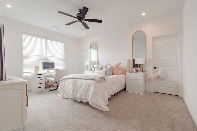 1228 W James Street, Fayetteville, AR 72703