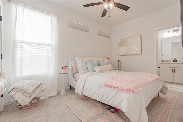 1228 W James Street, Fayetteville, AR 72703