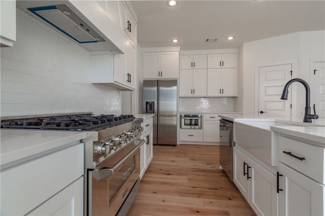 1228 W James Street, Fayetteville, AR 72703