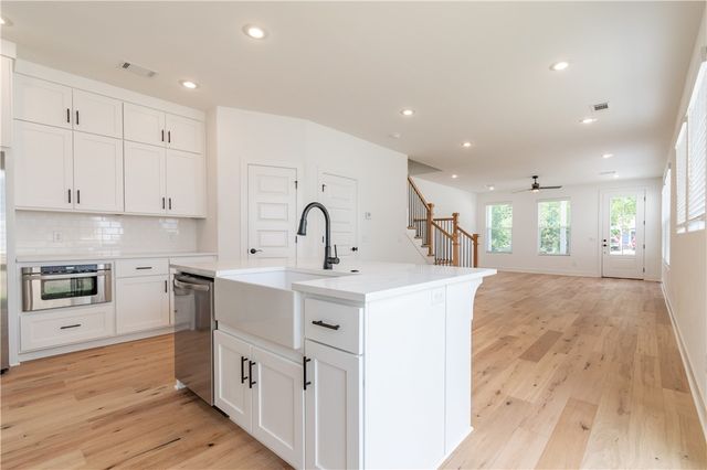 1228 W James Street, Fayetteville, AR 72703