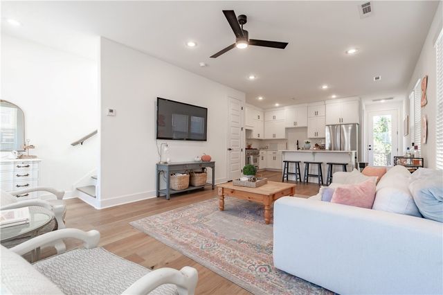 1228 W James Street, Fayetteville, AR 72703