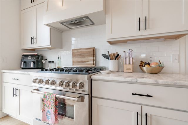 1228 W James Street, Fayetteville, AR 72703