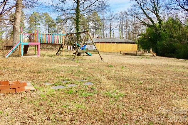 2280 19th Avenue NE, Hickory, NC 28601