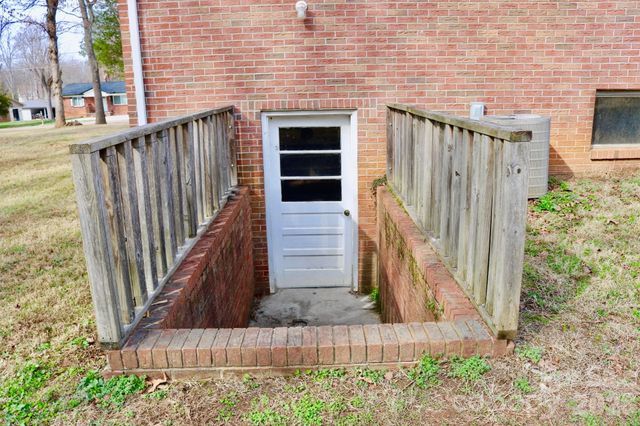 2280 19th Avenue NE, Hickory, NC 28601