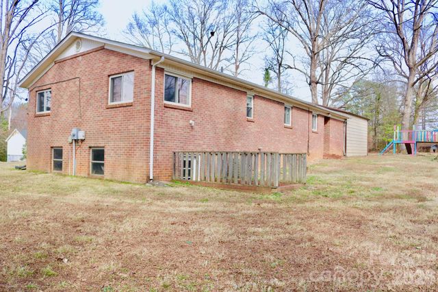 2280 19th Avenue NE, Hickory, NC 28601