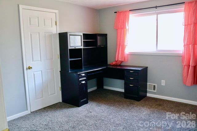 2280 19th Avenue NE, Hickory, NC 28601