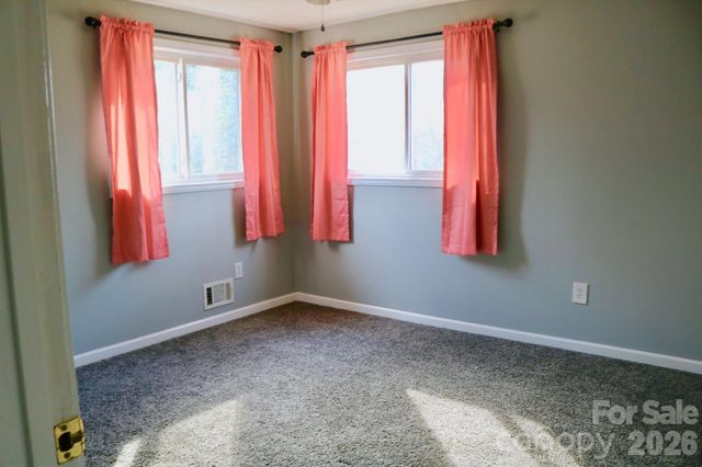 2280 19th Avenue NE, Hickory, NC 28601